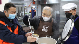 서울 도심 무료급식소 ‘명동밥집’ 개소…“우린 모두 한 형제”