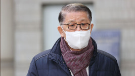 ‘비자금 조성·횡령’ 혐의 최신원 SK네트웍스 회장 구속