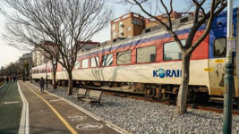 출입문 잠긴 조치원역…출근길 30여 명 기차 못 타