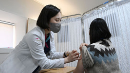 요양병원·시설 입소-종사자 93.8%, 백신 접종 동의