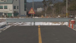 도로 중간 10m 끊긴 반쪽 도로…연결 못하는 이유?