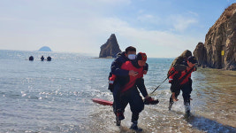 화성 제부도 인근서 바닷물 고립 아버지·아들 구조