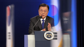 문 대통령, ‘문자폭탄’에 “예의와 배려 간곡히 당부”