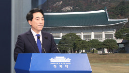 靑, 윤석열 정부 비판에 “자신이 몸담았던 정부에 예의 아냐”
