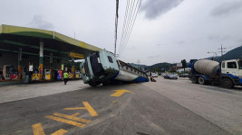 경기 의정부에서 땅꺼짐…38톤 탱크로리 싱크홀 빠져