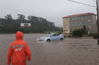 한라산에 1,200mm 넘는 폭우…태풍 ‘찬투’ 휩쓸고 간 제주