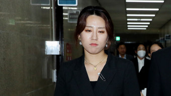‘고발 사주’ 제보자 조성은, 공수처 출석…“포렌식 참관·김기현 등 고소”