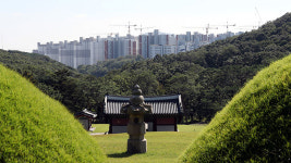 ‘조선왕릉 앞 아파트’ 건설사 개선안 “높이 유지하되 색 변경”