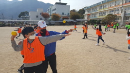 ‘KBO 찾아가는 티볼 교실’, “학생들 열정에 놀라요”