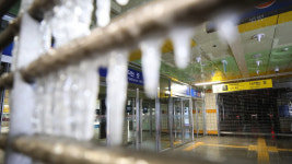 3호선 화정역 천장서 동파로 물 쏟아져…‘출근길 불편’