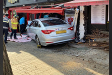 중랑구 동원시장 인근 식당으로 택시 돌진…70대 운전자 부상