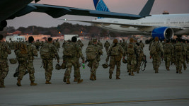 美, 동유럽에 F-35 전투기 8대·아파치헬기 32대 추가배치