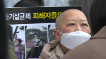 10년 넘게 ‘1분 대기조’…가습기살균제 피해자 엄마의 삭발