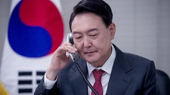 尹당선인, 젤렌스키 우크라이나 대통령과 통화…젤렌스키 “한국 국민들 지지에 감사”