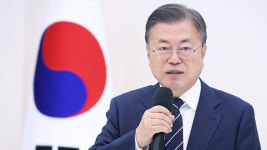 文, 임기 마지막 날 현충원·효창공원 참배