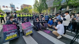 “한 방에 7명 ‘다닥다닥’”…코로나 취약 장애인거주시설