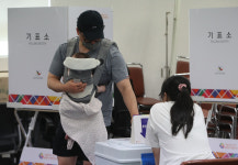 118세 할머니도 한 표…태권도장·씨름장 이색 투표소 ‘눈길’