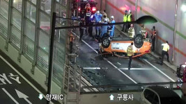 서울 염곡동서지하차도로 택시 추락…3명 부상