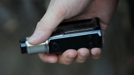 액상형 전자담배 배출 미세먼지 궐련보다 더 많고, 더 멀리 퍼진다