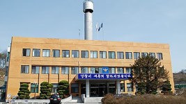 화물차 정비하던 60대, 차 문에 끼어 숨져