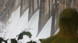 충주댐 2년 만에 수문 개방…초당 최대 5천 톤 방류