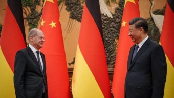 [특파원 리포트] 중국 방문했다 욕 먹는 독일 총리…웃음 짓는 중국