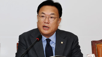 ‘고 노무현 전 대통령 부부 명예훼손’ 정진석 정식 재판 회부