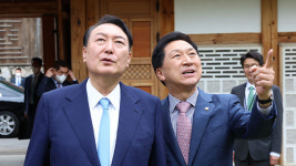 尹 대통령, 與 당권 주자 김기현과 관저에서 만찬