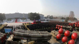 북, ‘초대형방사포’ 군수 노동자들 부각…“진짜 충신”