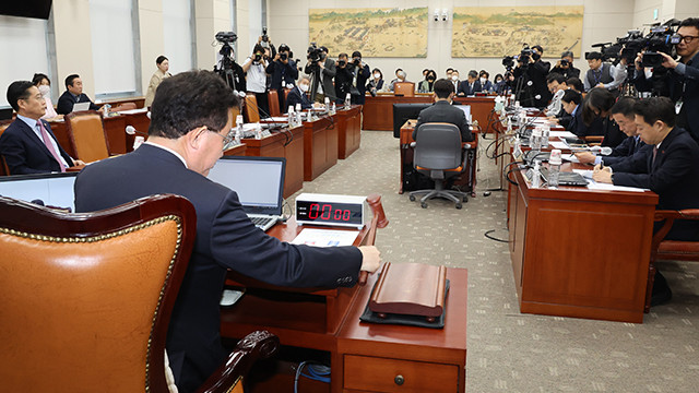 김영선 전 의원, 공천 개입 의혹 조사 12시간…추가조사 예정