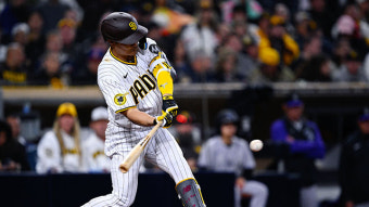 김하성, MLB 개막전에서 첫 안타…배지환은 2안타 2도루 맹활약
