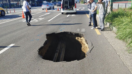 경남 진주 상평동 땅꺼짐 현상…긴급 복구