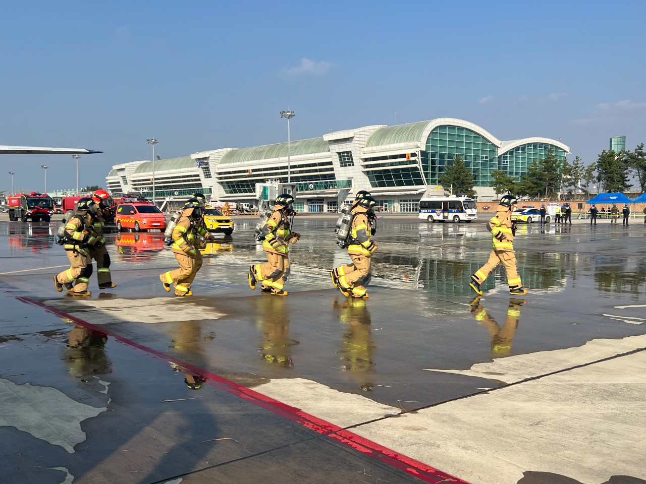 국토부, 무안공항 추락 사고 대응에 중앙사고수습본부 설치 및 현장 조사 본격화
