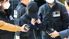 모텔서 신생아 창밖으로 던져 살해한 친모 구속 기소