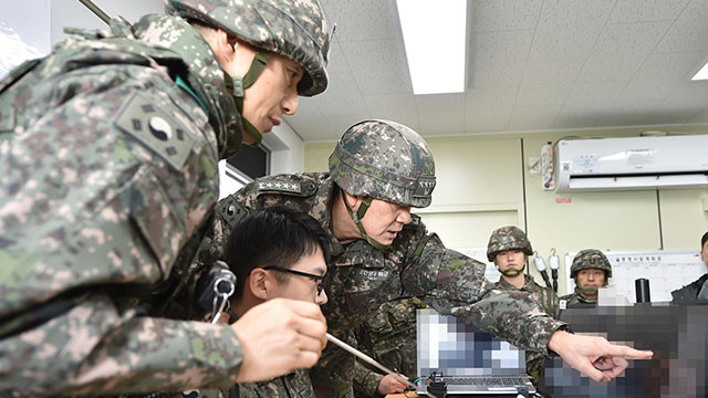 한국 합동참모의장, 천안함 점검하며 북한 도발에 대비 강조