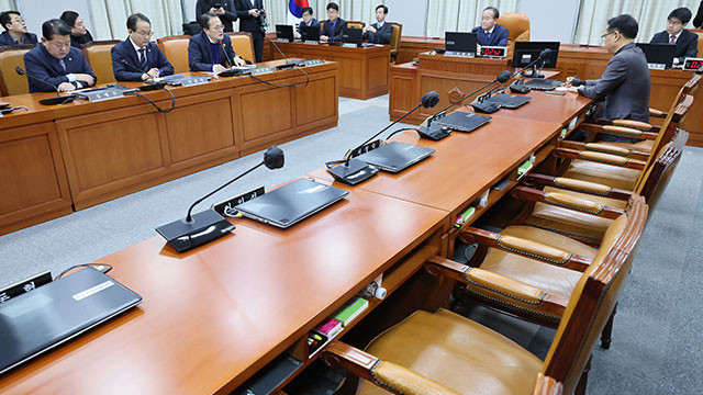 국회 파행…현안 질의 불참, 정세 악화 우려 고조