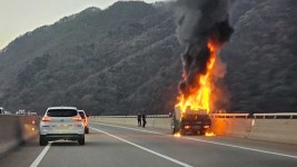 문경새재 터널외부(창원) | 문경새재 터널 부근에서 소형화물차 불