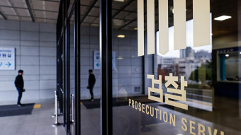 검찰, ‘아내 살해 혐의’ 대형 로펌 변호사 구속 기소