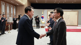 윤 대통령, 최상목 부총리 등 장관급 7명에 임명장 수여