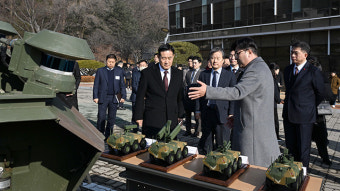 신원식 장관 국방과학연구소 방문 “대량응징보복 작전 수행능력 상시 갖춰야”