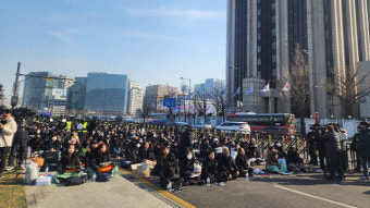 교사들 서울 도심 집회 “늘봄학교 지자체가 맡아야…교육 집중 환경 보장”