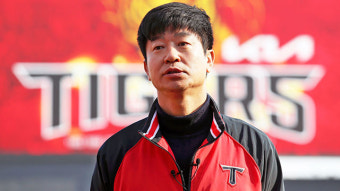 검찰, KIA 김종국 감독·장정석 前단장 구속영장…배임수재 혐의