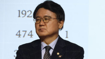 민주당 황운하 ‘현 지역구 불출마’ 기자회견 돌연 취소 뒤 숙고