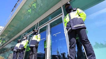 경찰, 의협 전·현직 간부 5명 압수수색…오는 6일 소환 통보