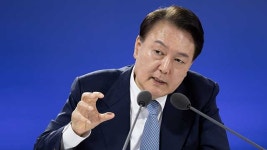 윤 대통령, 명동성당 찾아 급식 봉사…당선 후 세 번째
