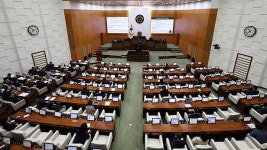 서울 대형마트 ‘주말 의무휴업’ 폐지 조례, 시의회 상임위 통과