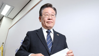 민주당 지도부 ‘이재명 대표 연임’ 띄우기…이 대표 결단에 관심