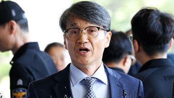 검찰, ‘김 여사 고가 가방 의혹’ 최재영 목사 출국정지…31일 재소환