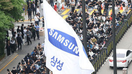 삼성전자 노조, 서초사옥 앞 문화행사 열고 “경영진과 대화 촉구”