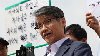 최재영 목사, 선거법 위반 혐의 등 조사 받기 위해 경찰 출석